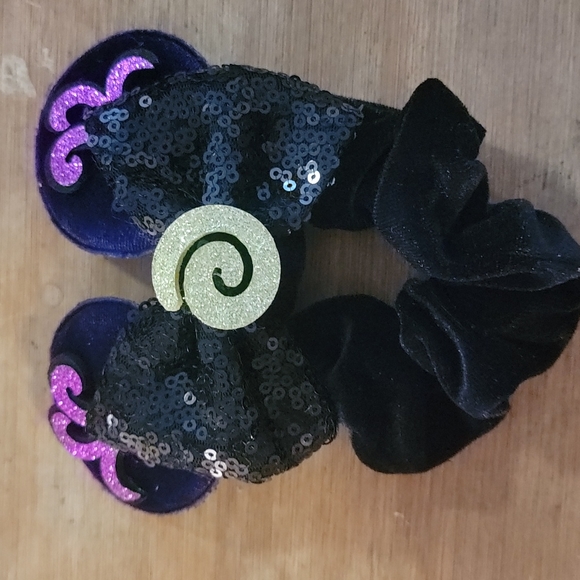 Disney little mermaid villian ursula scrunchie - Picture 1 of 2